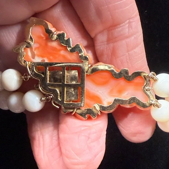 Elegant 14kt marked and acid tested angel coral Beaded Necklace - Picture 5 of 5